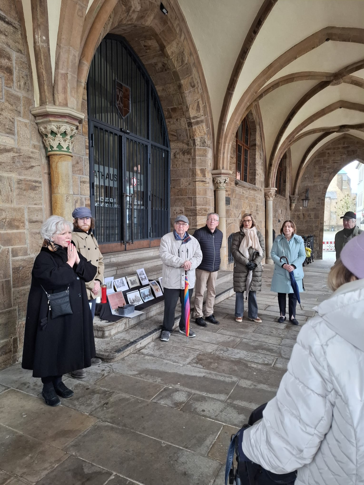 Reni Finkeldey und der Ortsunionsvorsitzende Robin Beimstroh f�hrten durch die Gedenkveranstaltung