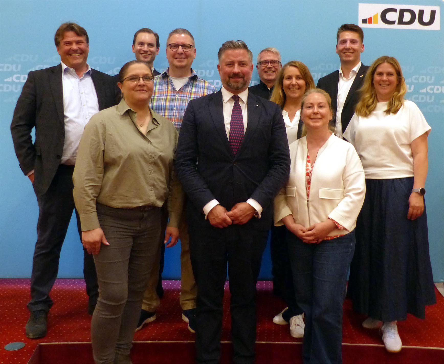 V.l.n.r.: Michael Sch�fer-Lohmeyer, Katja K�hn, Maximilian Horstmann, Ronald He�ler, Konrad Winckler, Ludger Beuckmann, Britta Wok�ck, Romy Blanke, Pit Abruszat, Holle Niemann-Ahnefeld